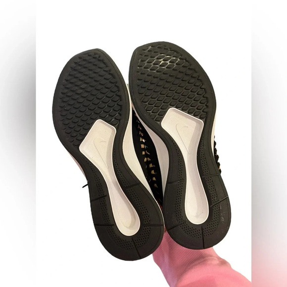 NIB Nike Women’s Dualtone Racer Running Low Top Black/White Shoes in size 7.5 - Picture 9 of 10